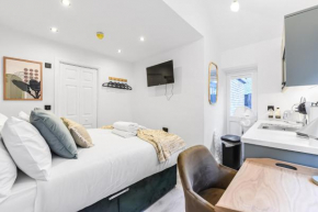 Experience London in a Unique & Vibrant Studio
